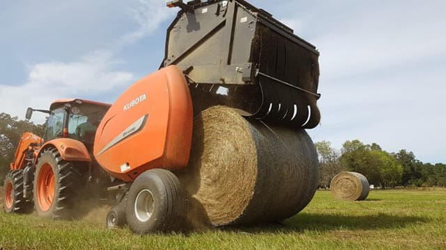 Advanced bale chamber