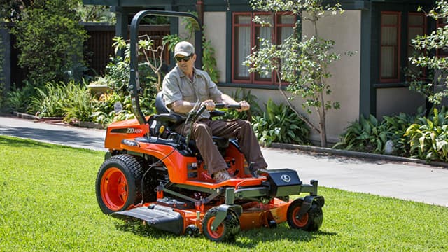 Oscillating front axle